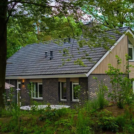 Comfortable House With Hot Tub Holiday home Hoenderloo
